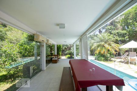 Casa de condomínio à venda com 1000m², 3 quartos e 2 vagas Casa de condomínio à venda com 1000m², 3 quartos e 2 vagasÁrea Gourmet