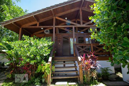 Casa de condomínio à venda com 1000m², 3 quartos e 2 vagas Casa de condomínio à venda com 1000m², 3 quartos e 2 vagasFrente da Casa