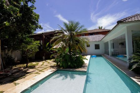 Casa de condomínio à venda com 1000m², 3 quartos e 2 vagas Casa de condomínio à venda com 1000m², 3 quartos e 2 vagasQuintal