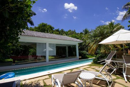 Casa de condomínio à venda com 1000m², 3 quartos e 2 vagas Casa de condomínio à venda com 1000m², 3 quartos e 2 vagasQuintal