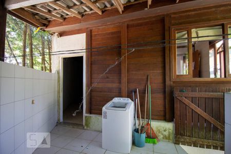 Casa de condomínio à venda com 1000m², 3 quartos e 2 vagas Casa de condomínio à venda com 1000m², 3 quartos e 2 vagasÁrea de Serviço