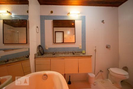 Casa de condomínio à venda com 1000m², 3 quartos e 2 vagas Casa de condomínio à venda com 1000m², 3 quartos e 2 vagasBanheiro