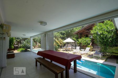 Casa de condomínio à venda com 1000m², 3 quartos e 2 vagas Casa de condomínio à venda com 1000m², 3 quartos e 2 vagasÁrea Gourmet