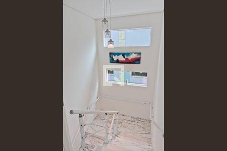 Casa à venda com 600m², 5 quartos e 4 vagasEscada