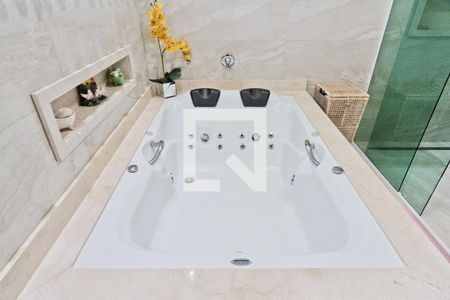 Casa à venda com 600m², 5 quartos e 4 vagasBanheiro da Suíte 3