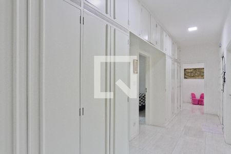 Casa à venda com 600m², 5 quartos e 4 vagasCorredor