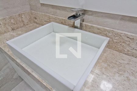 Casa à venda com 600m², 5 quartos e 4 vagasSalão - banheiro