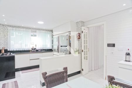 Casa à venda com 600m², 5 quartos e 4 vagasCozinha