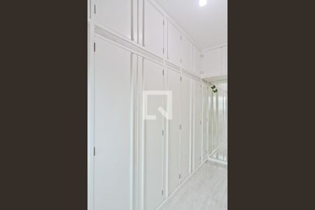 Casa à venda com 600m², 5 quartos e 4 vagasCloset das suítes