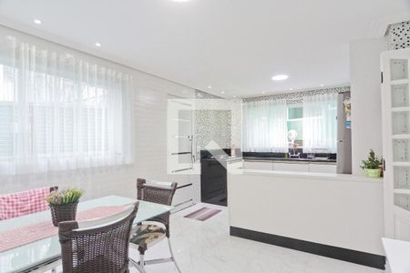 Casa à venda com 600m², 5 quartos e 4 vagasCozinha