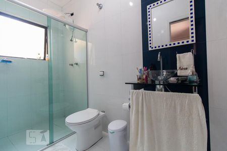 Casa à venda com 292m², 4 quartos e 3 vagasBanheiro do quarto 2