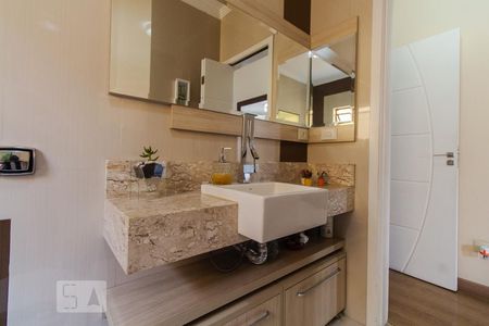 Casa à venda com 292m², 4 quartos e 3 vagasBanheiro de quarto 1