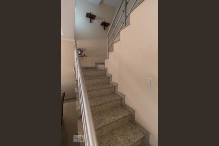 Casa à venda com 292m², 4 quartos e 3 vagasEscada
