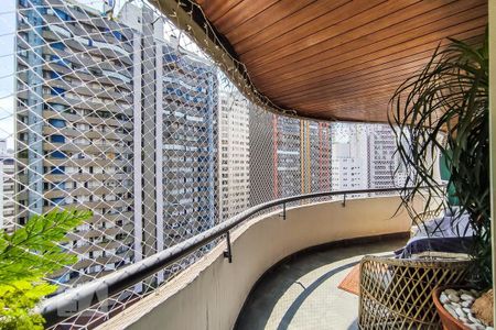 Apartamento para alugar com 160m², 4 quartos e 2 vagas Apartamento para alugar com 160m², 4 quartos e 2 vagasVaranda