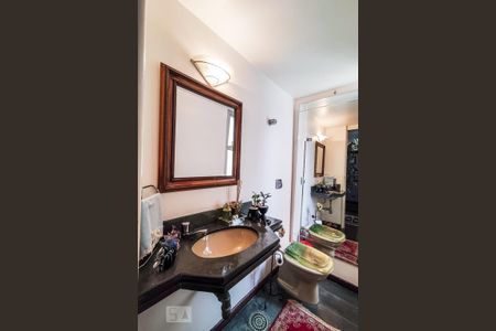 Apartamento para alugar com 160m², 4 quartos e 2 vagas Apartamento para alugar com 160m², 4 quartos e 2 vagasLavabo