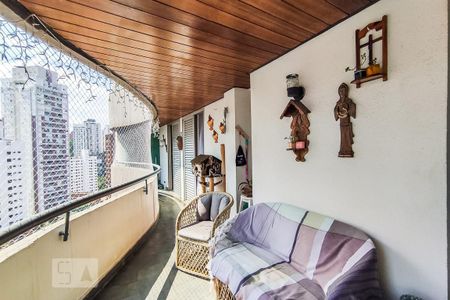 Apartamento para alugar com 160m², 4 quartos e 2 vagas Apartamento para alugar com 160m², 4 quartos e 2 vagasVaranda