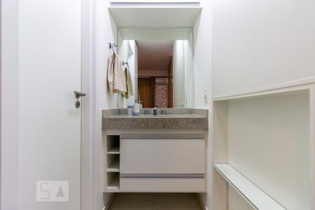 Banheiro de kitnet/studio para alugar com 1 quarto, 39m² em Bela Vista, São Paulo