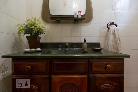 Casa à venda com 299m², 2 quartos e 2 vagasLavabo