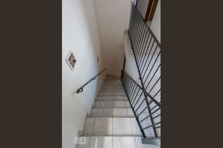 Casa à venda com 299m², 2 quartos e 2 vagasEscadas'