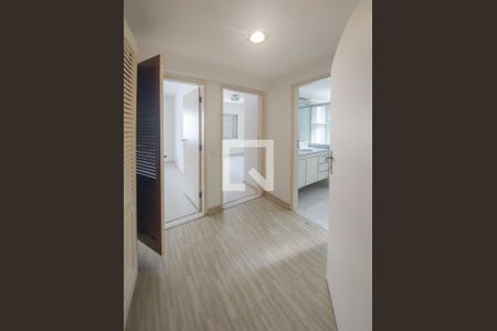 Corredor de apartamento para alugar com 2 quartos, 122m² em Cerqueira César, São Paulo