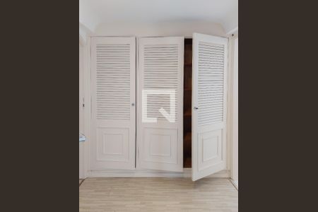 Corredor de apartamento para alugar com 2 quartos, 122m² em Cerqueira César, São Paulo