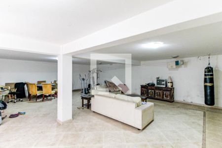 Casa à venda com 400m², 4 quartos e 3 vagas Casa à venda com 400m², 4 quartos e 3 vagasPorão