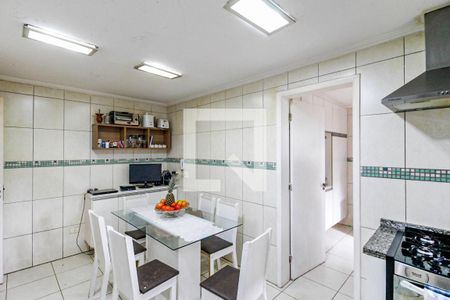 Casa à venda com 400m², 4 quartos e 3 vagas Casa à venda com 400m², 4 quartos e 3 vagasCozinha