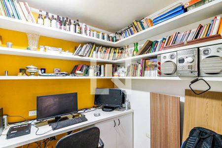 Casa à venda com 400m², 4 quartos e 3 vagas Casa à venda com 400m², 4 quartos e 3 vagasEscritório