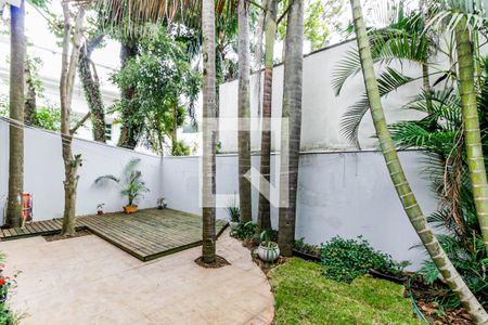 Casa à venda com 400m², 4 quartos e 3 vagas Casa à venda com 400m², 4 quartos e 3 vagasJardim