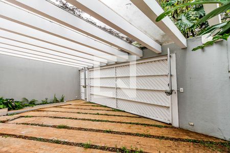 Casa à venda com 400m², 4 quartos e 3 vagas Casa à venda com 400m², 4 quartos e 3 vagasGaragem