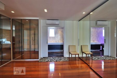 Apartamento à venda com 227m², 3 quartos e 4 vagasSuíte 1