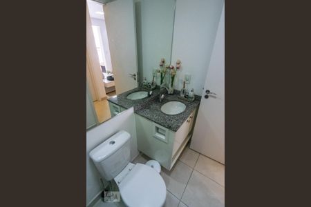 Apartamento à venda com 62m², 2 quartos e 2 vagasBanheiro Social