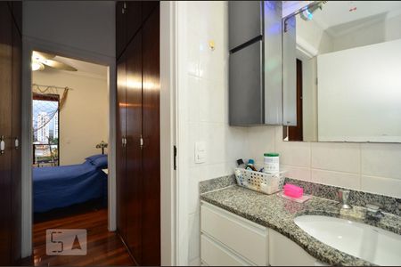 Apartamento à venda com 132m², 4 quartos e 3 vagasBanheiro da Suíte