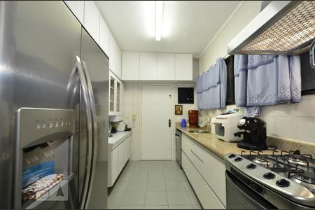 Apartamento à venda com 132m², 4 quartos e 3 vagasCozinha