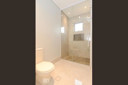 Casa à venda com 411m², 5 quartos e 8 vagasBanheiro da Suíte 1