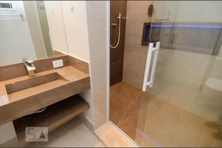 Casa à venda com 411m², 5 quartos e 8 vagasBanheiro da Suíte 3