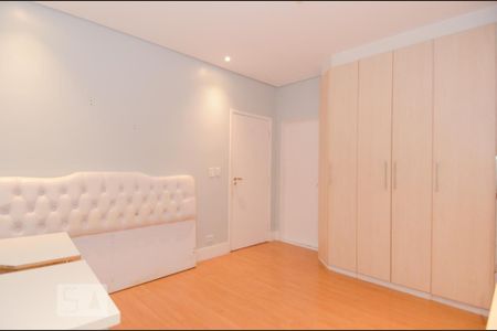 Casa à venda com 411m², 5 quartos e 8 vagasQuarto 1 - Suíte