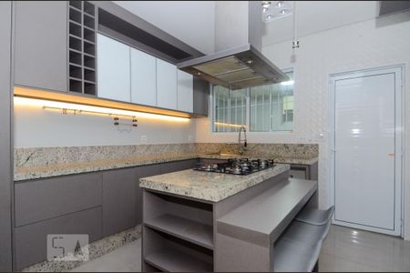 Casa à venda com 411m², 5 quartos e 8 vagasCozinha