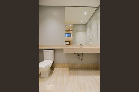 Casa à venda com 411m², 5 quartos e 8 vagasBanheiro da Suíte 2