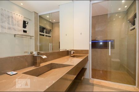 Casa à venda com 411m², 5 quartos e 8 vagasBanheiro da Suíte 3