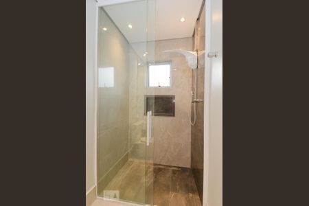 Casa à venda com 411m², 5 quartos e 8 vagasBanheiro da Suíte 1