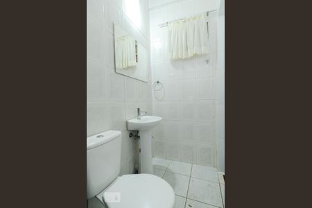 Casa à venda com 411m², 5 quartos e 8 vagasBanheiro de Serviço