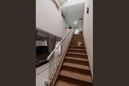 Casa à venda com 411m², 5 quartos e 8 vagasEscada da Área de Serviço