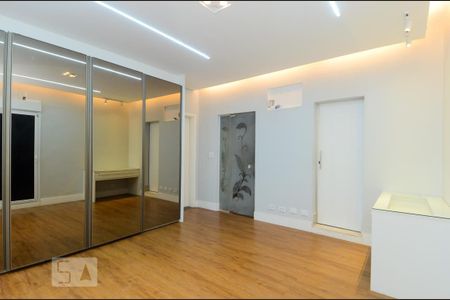 Casa à venda com 411m², 5 quartos e 8 vagasQuarto 3 - Suíte