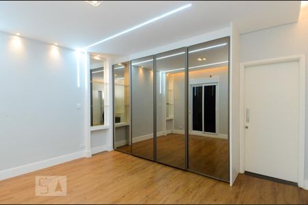 Casa à venda com 411m², 5 quartos e 8 vagasQuarto 3 - Suíte