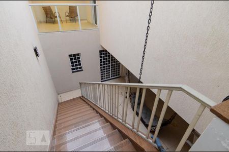 Casa à venda com 411m², 5 quartos e 8 vagasEscada da Área de Serviço