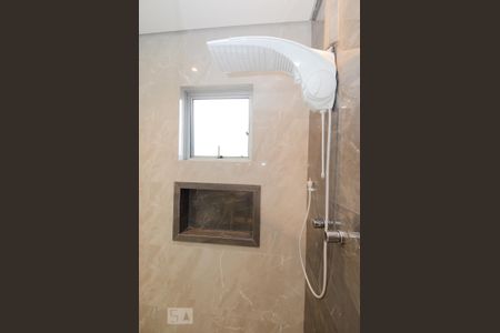 Casa à venda com 411m², 5 quartos e 8 vagasBanheiro da Suíte 1