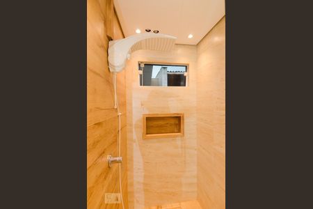 Casa à venda com 411m², 5 quartos e 8 vagasBanheiro da Suíte 2