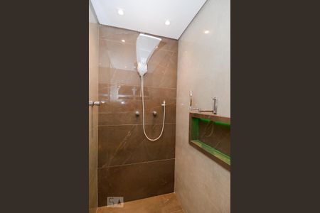 Casa à venda com 411m², 5 quartos e 8 vagasBanheiro da Suíte 3