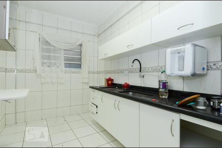 Casa à venda com 411m², 5 quartos e 8 vagasCozinha da Área da Churrasqueira